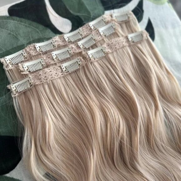 20 In Clip In Extra Light Blonde Hair Extensions - Picture 4 of 7